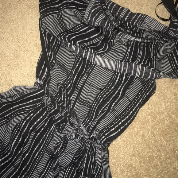 ✨NWOT✨AS U WISH BLACK & WHITE PIN STRIPE JUMP SUIT - Picture 4 of 5